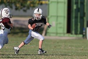 Youth football players running